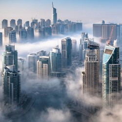 Dubaj we mgle - Nowoczesny obraz drukowany na płótnie